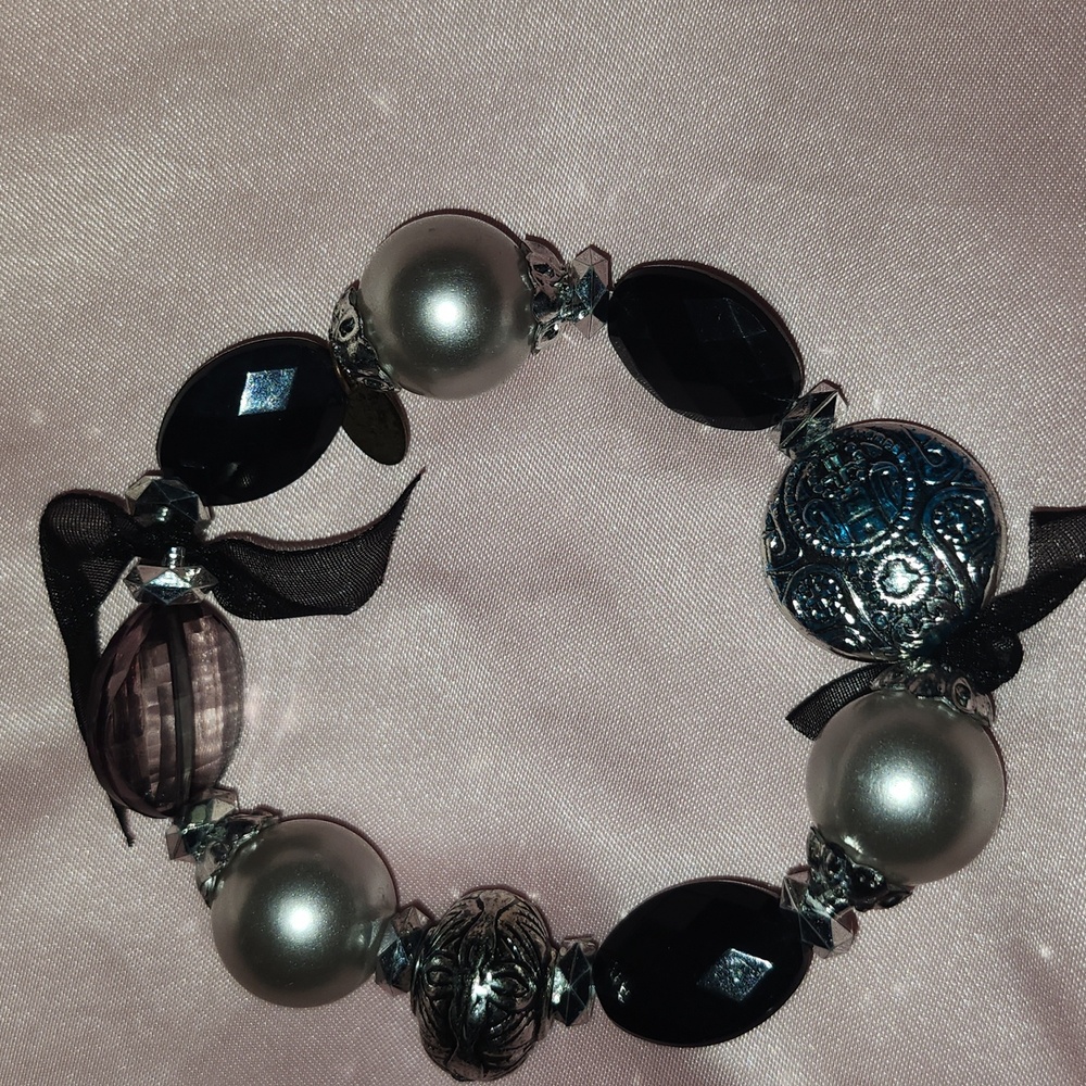 🔥Trendy Eleganr Bead Silver Tobe and Black Bracelet